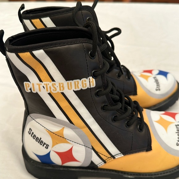 Steelers boots with laces. - Picture 1 of 4
